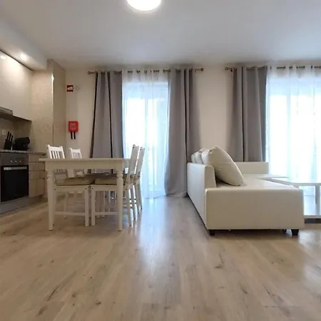 Elite 3f Apartment *
